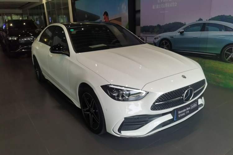 Used Mercedes-Benz C-Class 2024 Facelifted C-Class 260 L Night Edition Sports Version Front Right 45 Deg