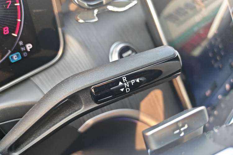 Used Mercedes-Benz C-Class 2024 Restyled C 260 L Sport Edition Gear Lever