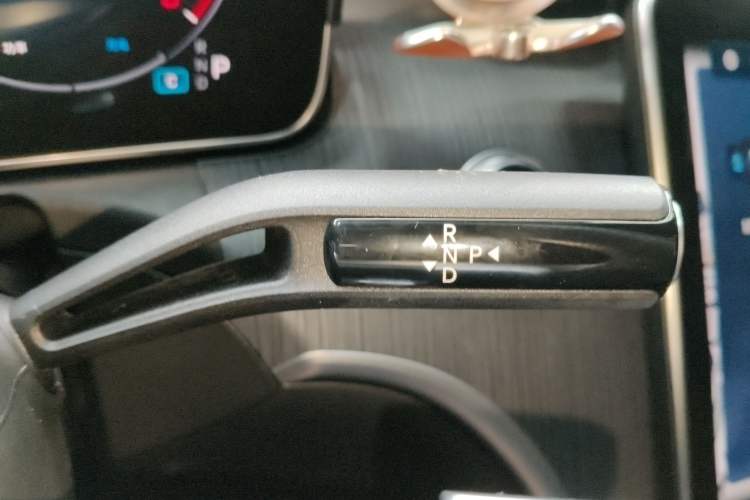 Used Mercedes-Benz C-Class 2024 Restyled C 200 L Sport Edition Gear Lever