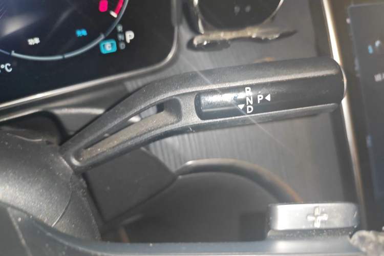 Used Mercedes-Benz C-Class 2024 C 200 L Sport Edition Gear Lever