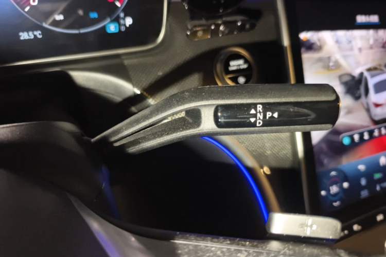 Used Mercedes-Benz C-Class 2024 Second Facelift C 260 L Sport Edition Gear Lever