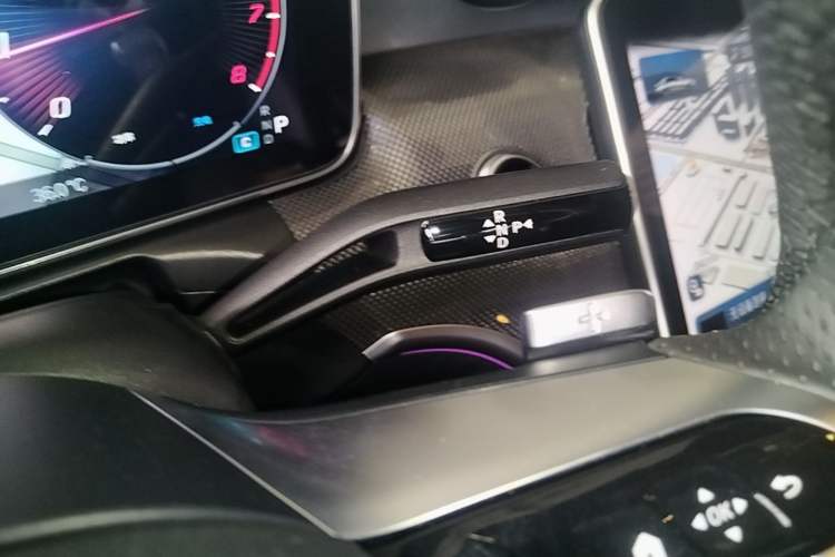 Used Mercedes-Benz C-Class 2024 Restyled C 260 L Sport Edition Gear Lever