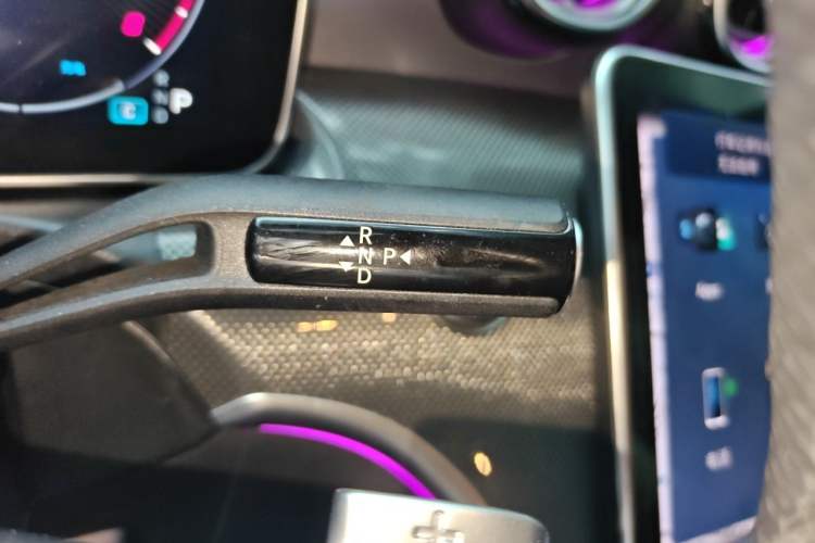 Used Mercedes-Benz C-Class 2024 Facelift C 260 L Night Edition Sport Version Gear Lever