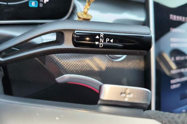 Used Mercedes-Benz C-Class 2024 Second Facelift C 260 L Sport Edition Gear Lever