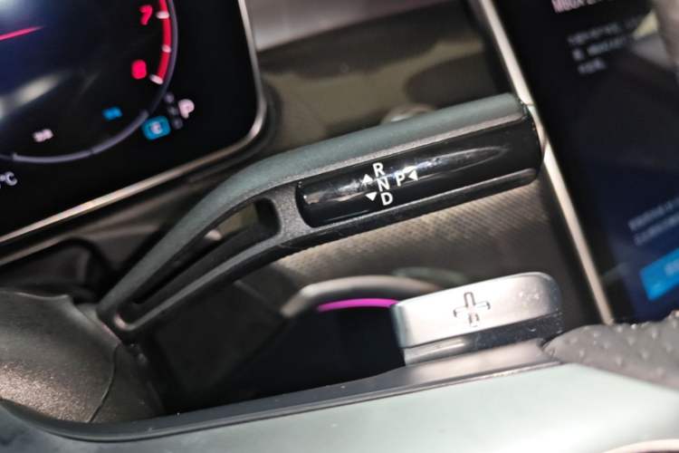 Used Mercedes-Benz C-Class 2024 Restyled C 260 L Sport Edition Gear Lever
