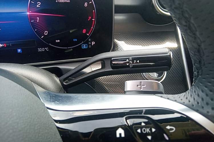 Used Mercedes-Benz C-Class 2024 Facelift C 260 L Night Edition Sport Version Gear Lever