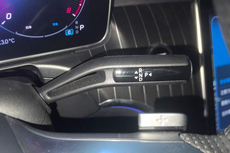 Used Mercedes-Benz C-Class 2024 Second Facelift C 260 L Sport Edition Gear Lever