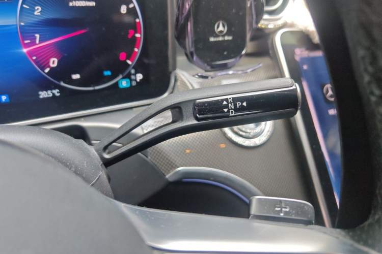 Used Mercedes-Benz C-Class 2024 Facelift C 260 L Night Edition Sport Version Gear Lever