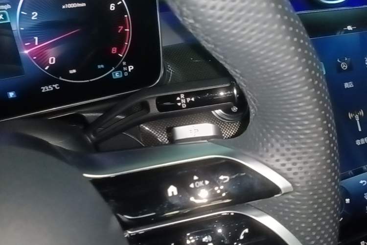 Used Mercedes-Benz C-Class 2024 Second Facelift C 260 L Sport Edition Gear Lever