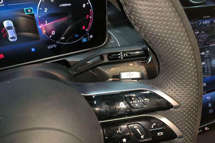 Used Mercedes-Benz C-Class 2024 Second Facelift C 260 L Sport Edition Gear Lever
