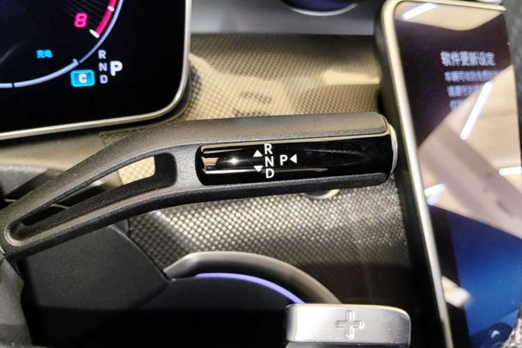 Used Mercedes-Benz C-Class 2024 Second Facelift C 260 L Starry Night Sport Edition Gear Lever