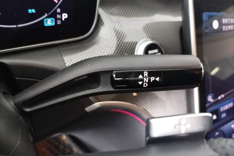 Used Mercedes-Benz C-Class 2024 Facelift C 260 L Night Edition Sport Version Gear Lever