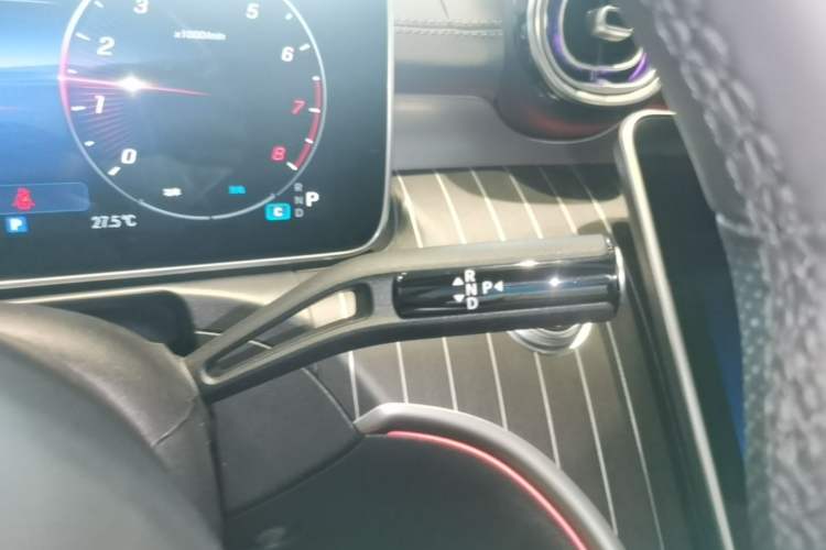 Used Mercedes-Benz C-Class 2024 Facelifted C-Class 260 L Night Edition Sports Version Gear Lever
