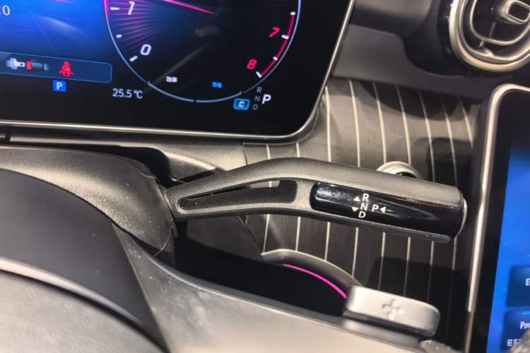 Used Mercedes-Benz C-Class 2024 Facelifted C-Class 260 L Night Edition Sports Version Gear Lever