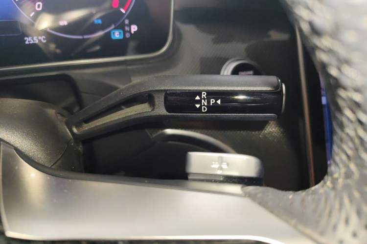 Used Mercedes-Benz C-Class 2024 C 260 L Sport Edition Gear Lever