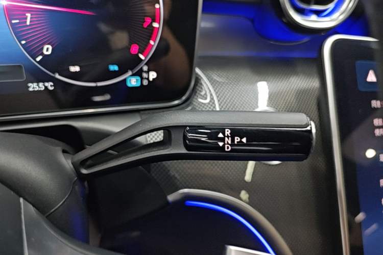 Used Mercedes-Benz C-Class 2024 Facelift C 260 L Night Edition Sport Version Gear Lever