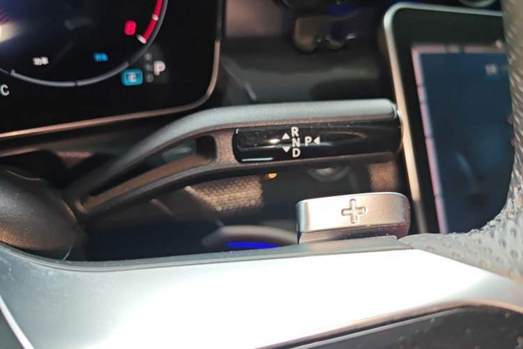 Used Mercedes-Benz C-Class 2024 C 260 L Sport Edition Gear Lever