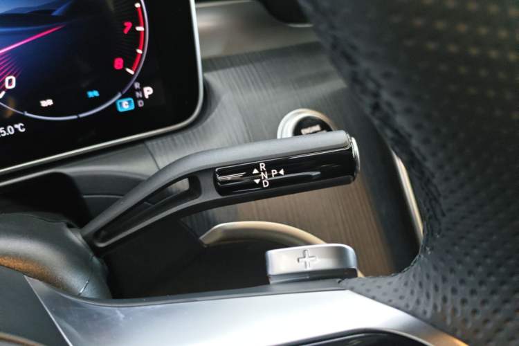 Used Mercedes-Benz C-Class 2024 Second Facelift C 260 L 4MATIC Sport Edition Gear Lever