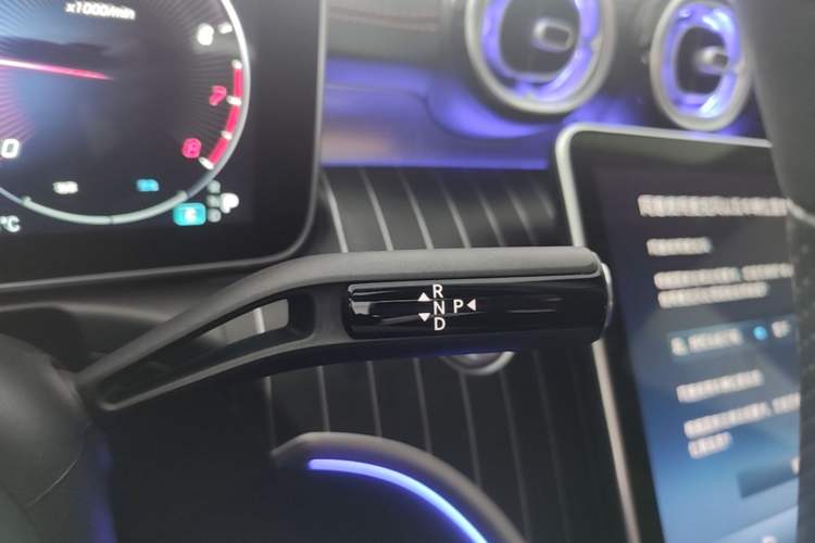 Used Mercedes-Benz C-Class 2024 Restyled C 260 L Sport Edition Gear Lever