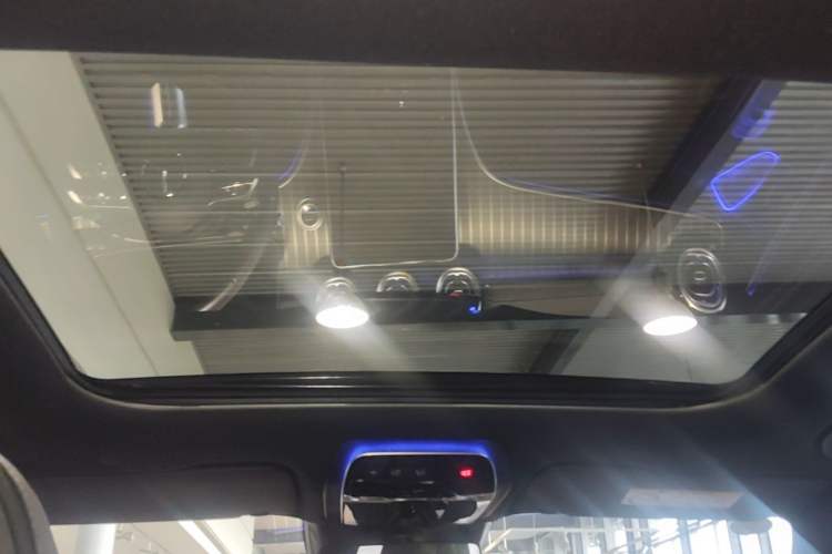 Used Mercedes-Benz C-Class 2024 Facelifted C-Class 260 L Night Edition Sports Version Headliner