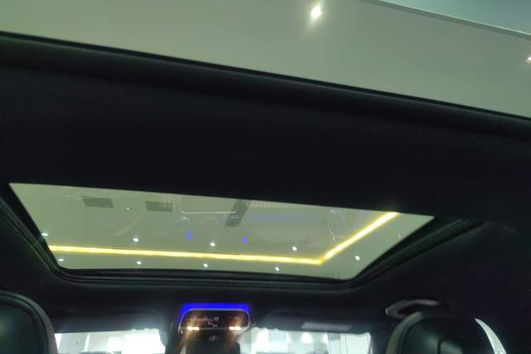Used Mercedes-Benz C-Class 2024 Facelifted C-Class 260 L Night Edition Sports Version Headliner