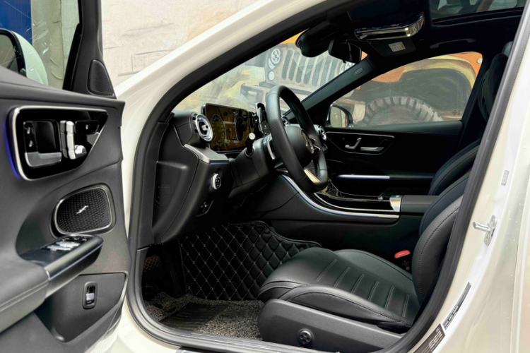 Used Mercedes-Benz C-Class 2024 Restyled C-Class 260 L Sport Edition Interior 1