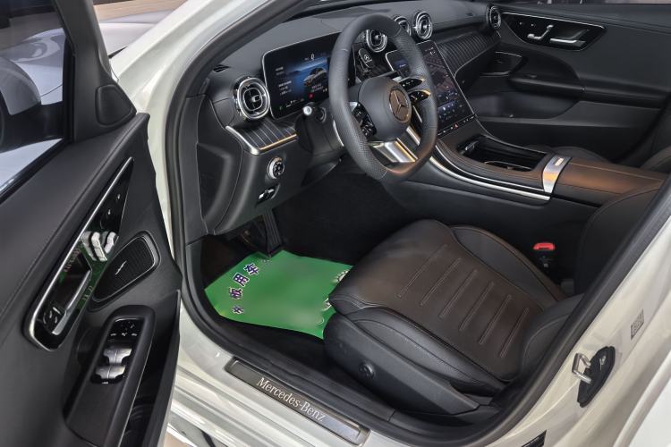 Used Mercedes-Benz C-Class 2024 Second Facelift C 260 L Sport Edition Interior 1