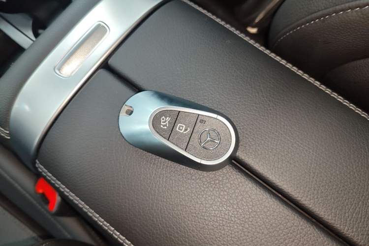 Used Mercedes-Benz C-Class 2024 Facelifted C-Class 260 L Night Edition Sports Version Interior 1
