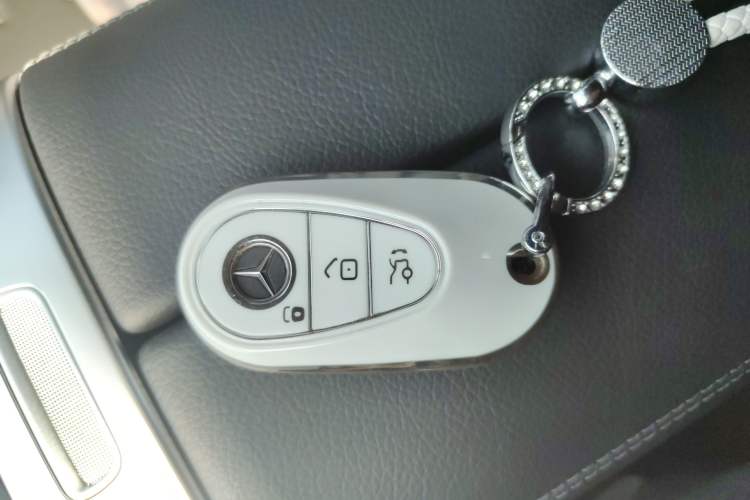 Used Mercedes-Benz C-Class 2024 Facelifted C-Class 260 L Night Edition Sports Version Interior 1