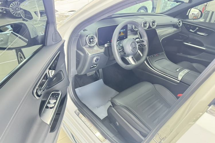Used Mercedes-Benz C-Class 2024 C 260 L 4MATIC Sport Edition Interior 2