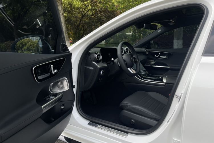 Used Mercedes-Benz C-Class 2024 Facelifted C-Class 260 L Night Edition Sports Version Interior 2