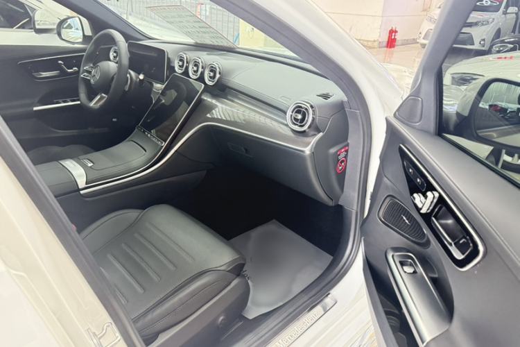 Used Mercedes-Benz C-Class 2024 C 260 L 4MATIC Sport Edition Interior 3
