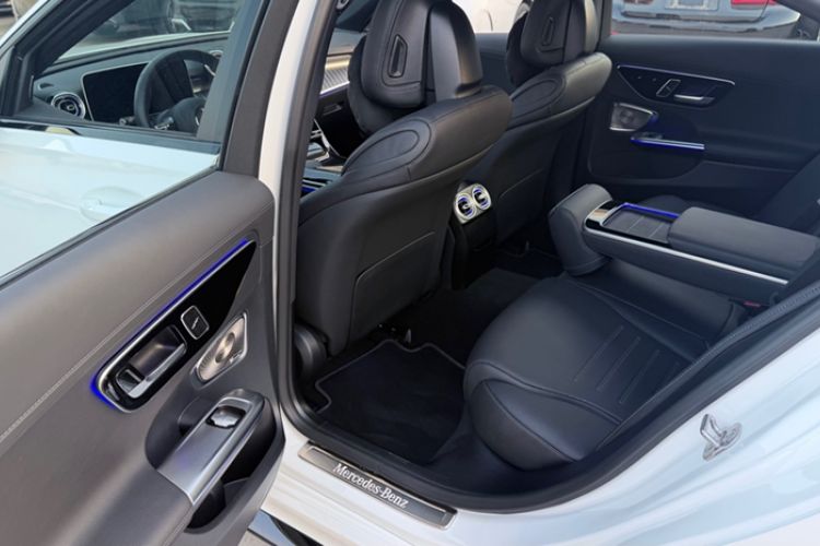 Used Mercedes-Benz C-Class 2024 Facelifted C-Class 260 L Night Edition Sports Version Interior 3