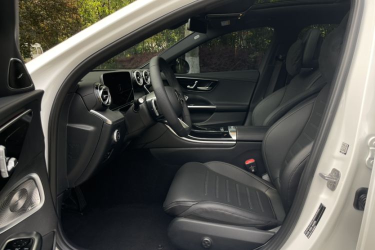 Used Mercedes-Benz C-Class 2024 Facelifted C-Class 260 L Night Edition Sports Version Interior 3