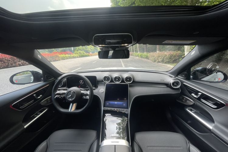 Used Mercedes-Benz C-Class 2024 Facelifted C-Class 260 L Night Edition Sports Version Interior 4