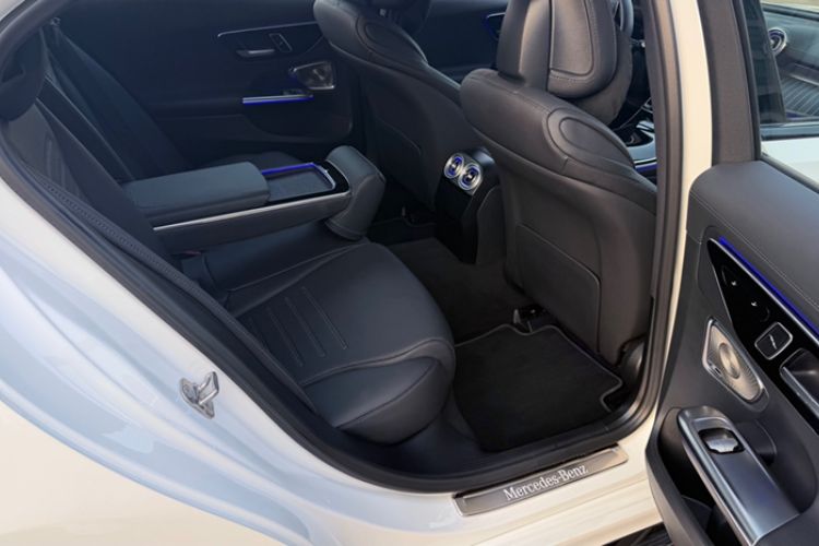 Used Mercedes-Benz C-Class 2024 Facelifted C-Class 260 L Night Edition Sports Version Interior 5