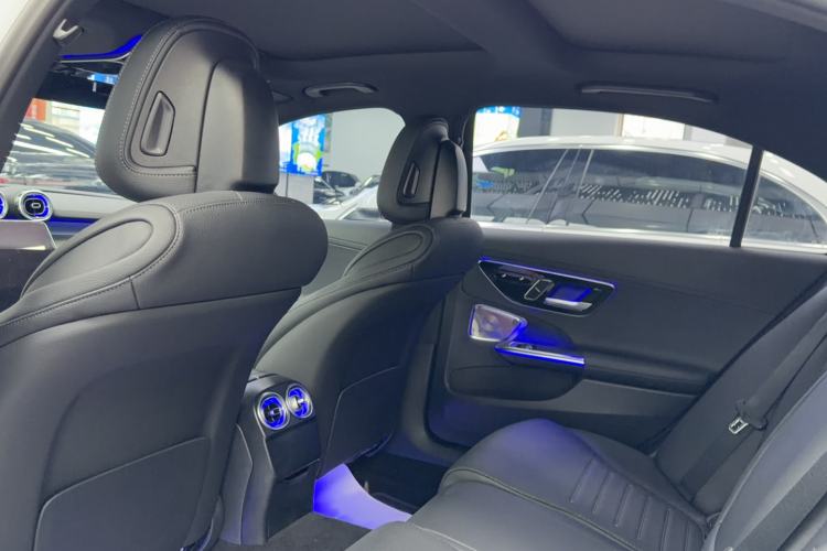 Used Mercedes-Benz C-Class 2024 Facelifted C-Class 260 L Night Edition Sports Version Interior 6