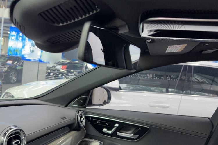 Used Mercedes-Benz C-Class 2024 Facelifted C-Class 260 L Night Edition Sports Version Interior 9