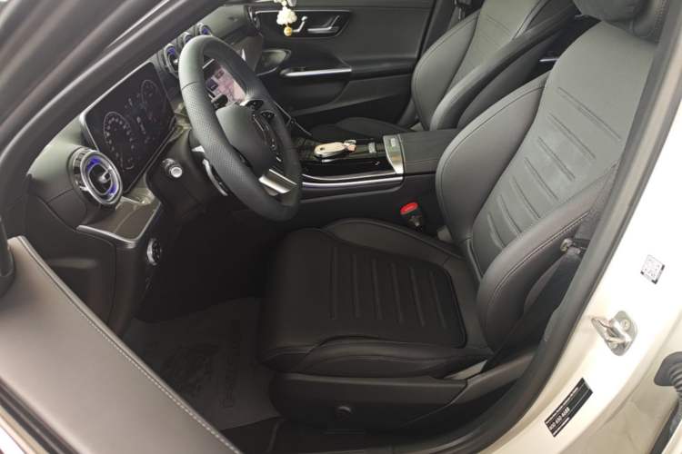 Used Mercedes-Benz C-Class 2024 Facelifted C-Class 260 L Night Edition Sports Version Left Front Seat
