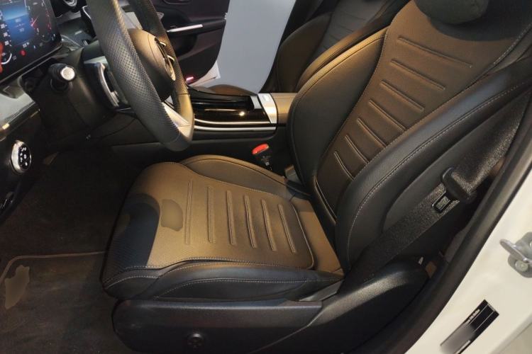 Used Mercedes-Benz C-Class 2024 Facelifted C-Class 260 L Night Edition Sports Version Left Front Seat