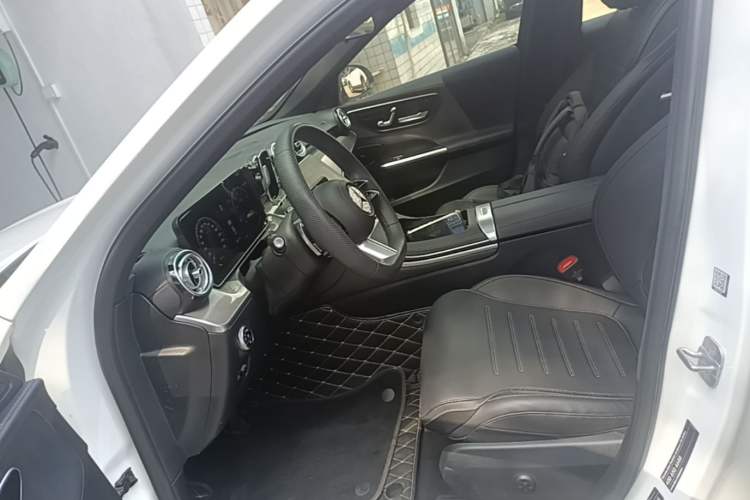 Used Mercedes-Benz C-Class 2024 Restyled C 260 L Sport Edition Left Front Seat