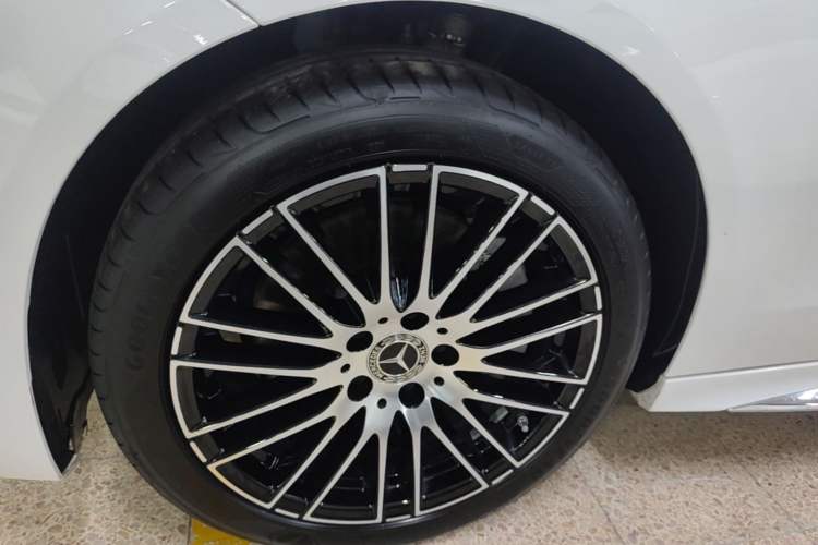 Used Mercedes-Benz C-Class 2024 Restyled C 260 L Sport Edition Left Front Wheel Hub