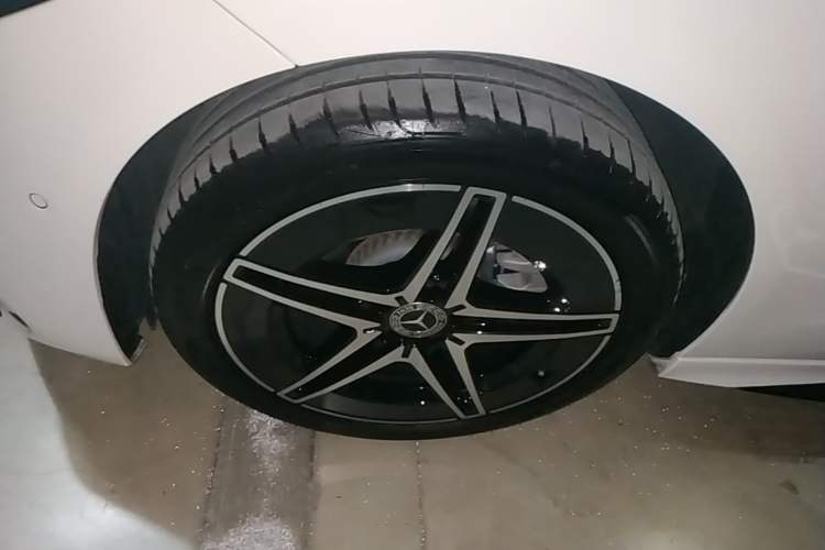 Used Mercedes-Benz C-Class 2024 C 260 L Brilliant Night Sports Edition Left Front Wheel Hub