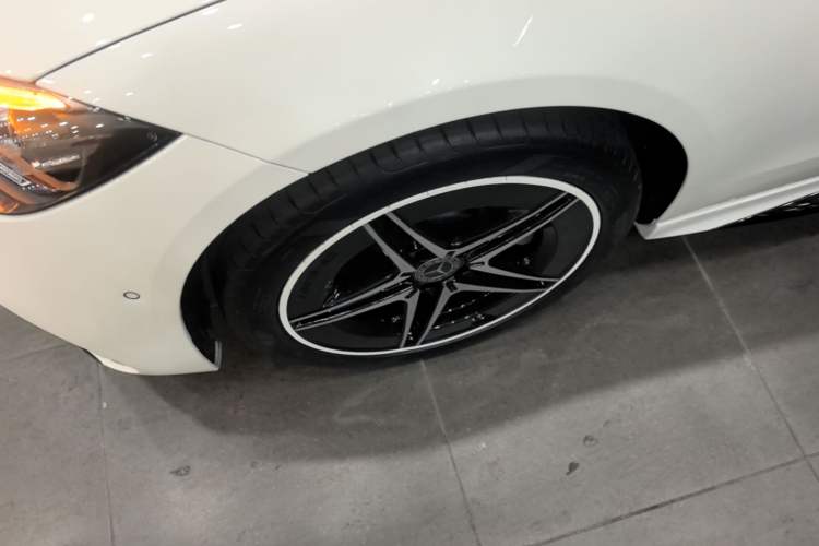Used Mercedes-Benz C-Class 2024 Facelifted C-Class 260 L Night Edition Sports Version Left Front Wheel Hub