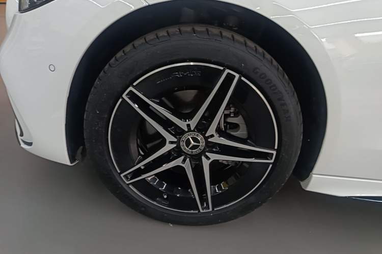 Used Mercedes-Benz C-Class 2024 Facelift C 260 L Night Edition Sport Version Left Front Wheel Hub