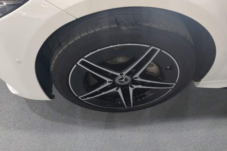 Used Mercedes-Benz C-Class 2024 Facelift C 260 L Night Edition Sport Version Left Front Wheel Hub