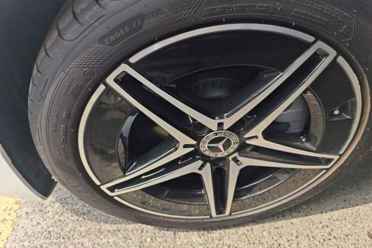 Used Mercedes-Benz C-Class 2024 Facelifted C-Class 260 L Night Edition Sports Version Left Front Wheel Hub