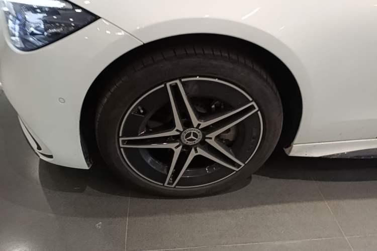 Used Mercedes-Benz C-Class 2024 Facelift C 260 L Night Edition Sport Version Left Front Wheel Hub