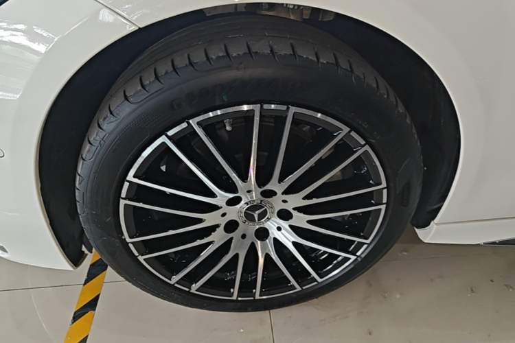 Used Mercedes-Benz C-Class 2024 Restyled C 200 L Sport Edition Left Front Wheel Hub