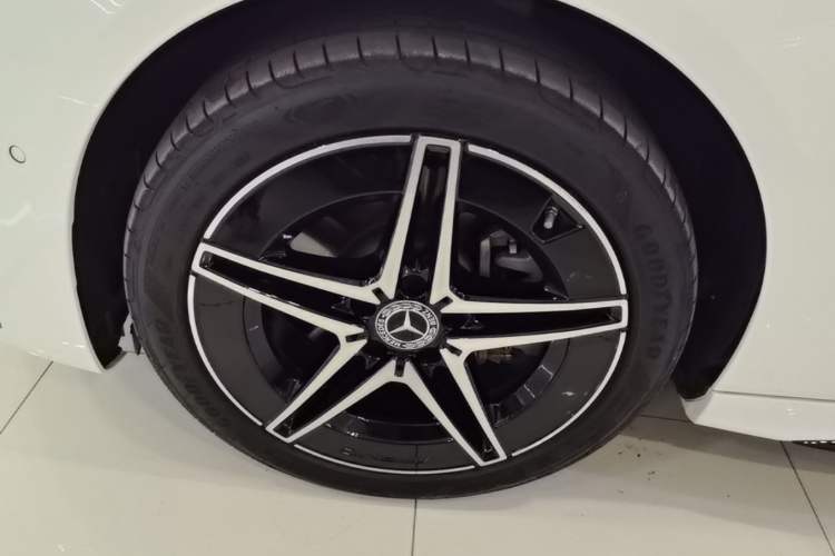 Used Mercedes-Benz C-Class 2024 Facelifted C-Class 260 L Night Edition Sports Version Left Front Wheel Hub